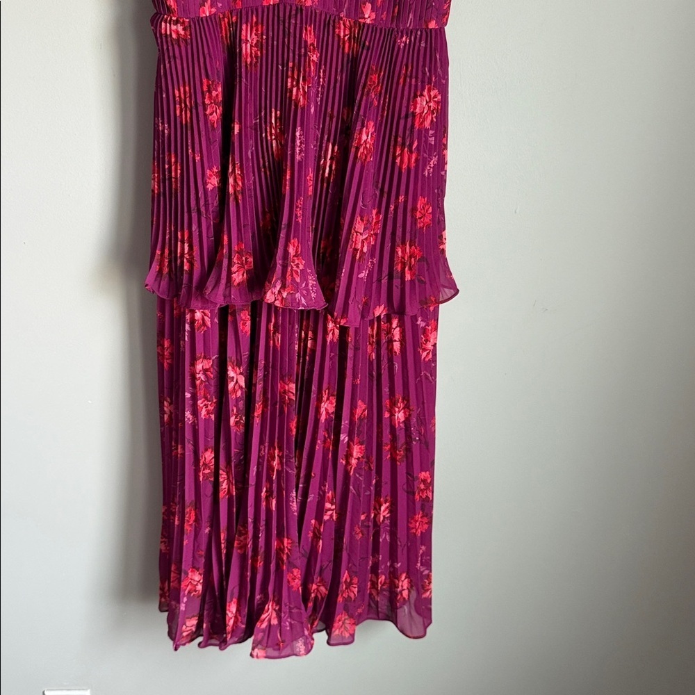 Amur Catarina V Neck Pleated Dress 2 - Picture 7 of 16